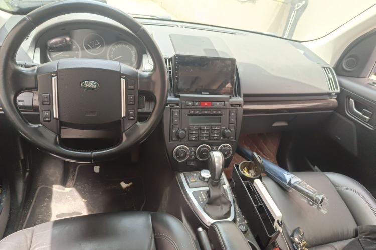 Used Land Rover Freelander 2 2011 3.2L i6 HSE Gasoline Edition Center Console