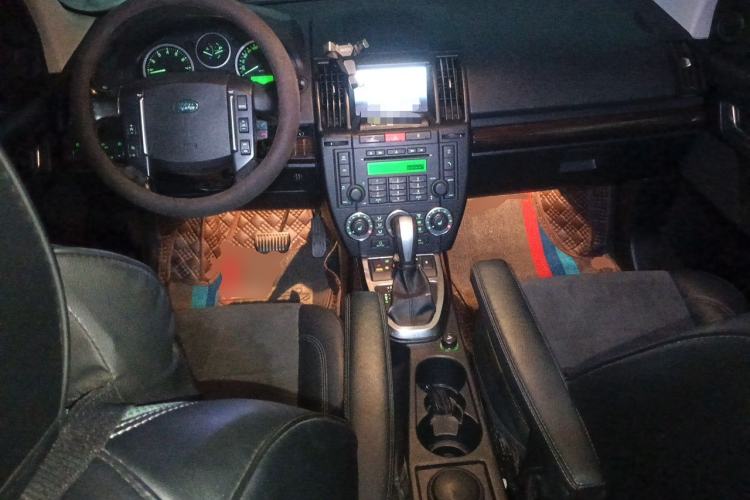Used Land Rover Freelander 2 2011 3.2L i6 SE Gasoline Version Center Console