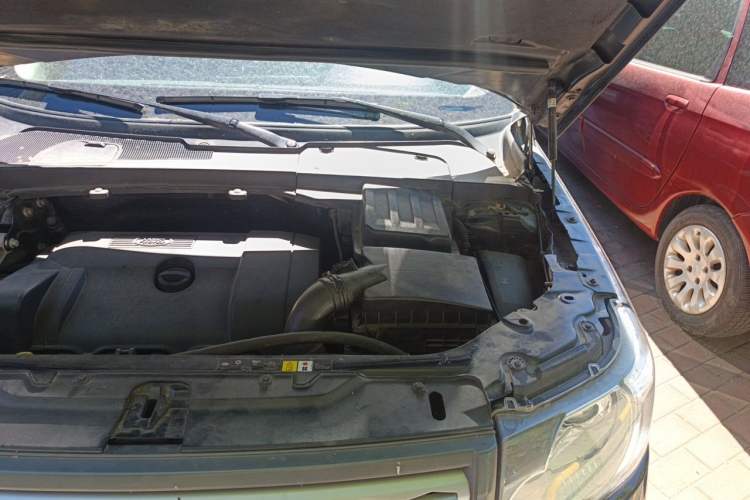 Used Land Rover Freelander 2 2011 3.2L i6 SE Gasoline Version Engine Bay Left