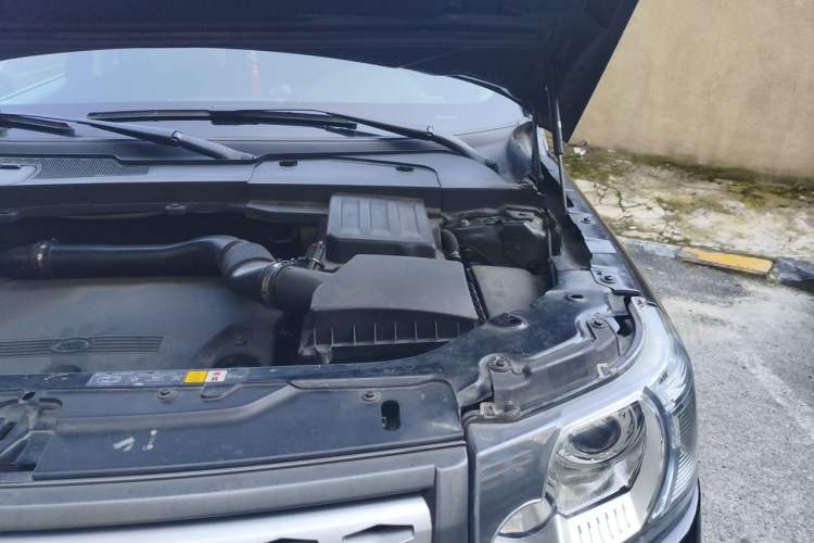 Used Land Rover Freelander 2 2011 2.2T SD4 SE Diesel Edition Engine Bay Left