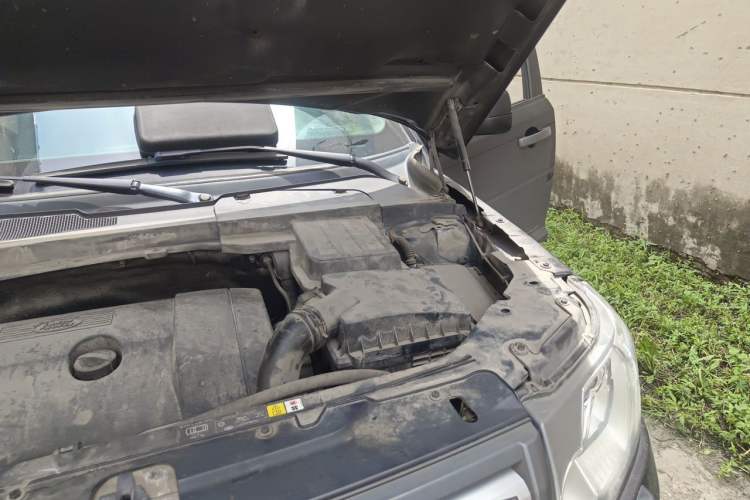 Used Land Rover Freelander 2 2011 3.2L i6 HSE Gasoline Edition Engine Bay Left