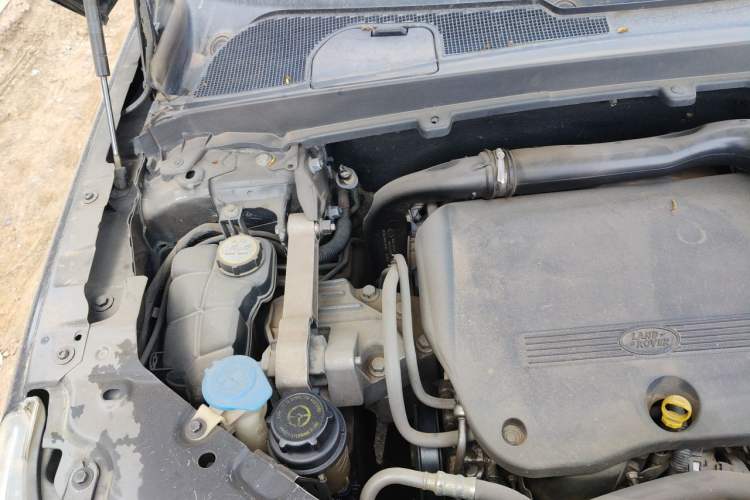 Used Land Rover Freelander 2 2011 2.2T SD4 SE Diesel Edition Engine Bay Right