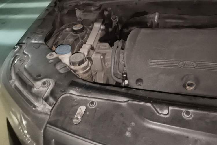 Used Land Rover Freelander 2 2011 2.2T SD4 SE Diesel Edition Engine Bay Right