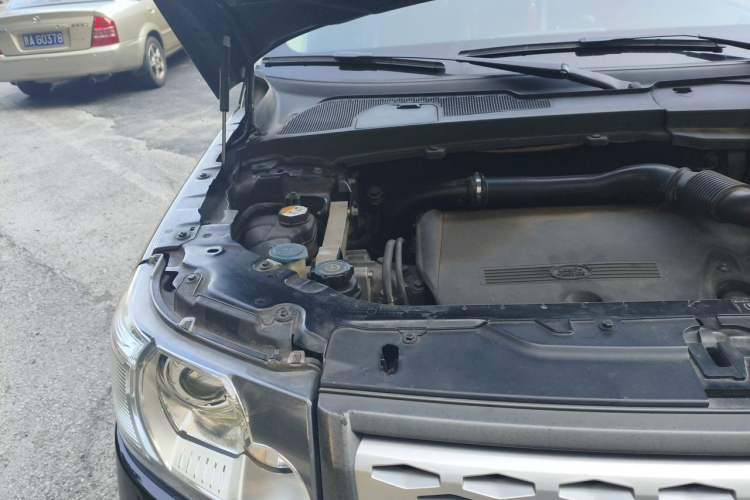 Used Land Rover Freelander 2 2011 2.2T SD4 SE Diesel Edition Engine Bay Right