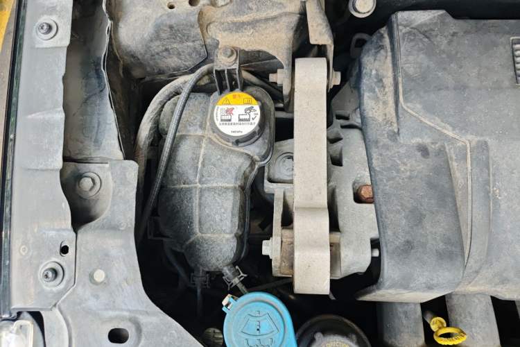 Used Land Rover Freelander 2 2011 3.2L i6 SE Gasoline Version Engine Bay Right