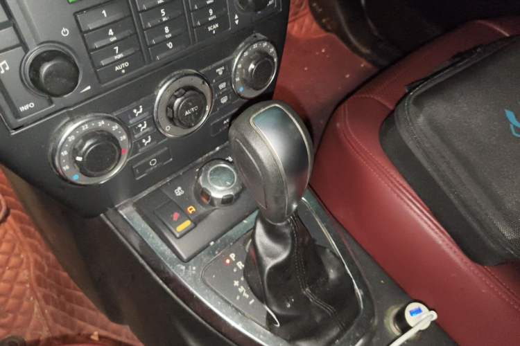 Used Land Rover Freelander 2 2011 2.2T SD4 SE Diesel Edition Gear Lever