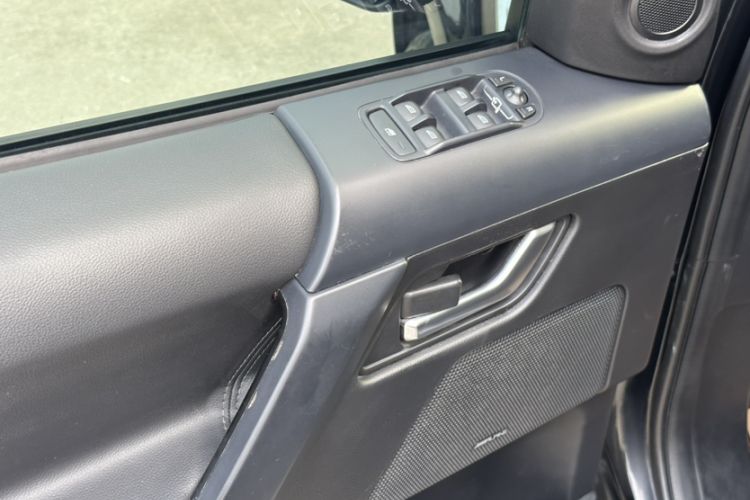 Used Land Rover Freelander 2 2011 3.2L i6 HSE Gasoline Edition Interior 5