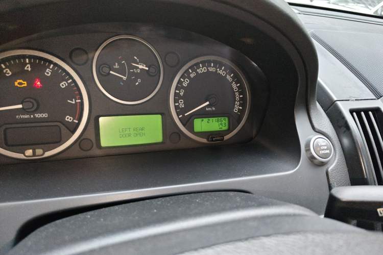 Used Land Rover Freelander 2 2011 3.2L i6 HSE Gasoline Edition Odometer Close Up