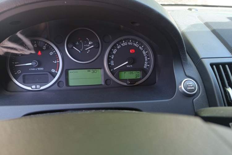 Used Land Rover Freelander 2 2011 3.2L i6 SE Gasoline Version Odometer Close Up