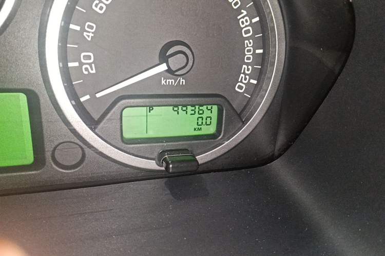 Used Land Rover Freelander 2 2011 3.2L i6 HSE Gasoline Edition Odometer Close Up