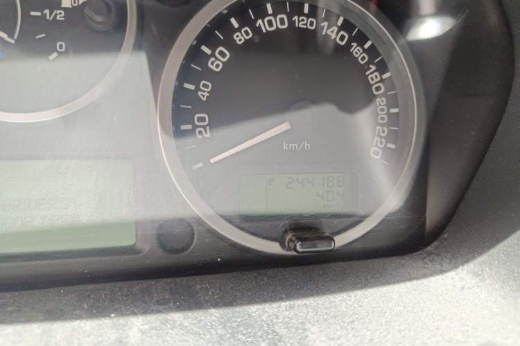 Used Land Rover Freelander 2 2011 3.2L i6 HSE Gasoline Edition Odometer Close Up