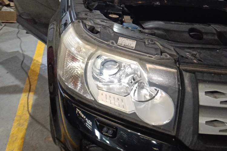 Used Land Rover Freelander 2 2011 3.2L i6 HSE Gasoline Edition Right Front Headlight