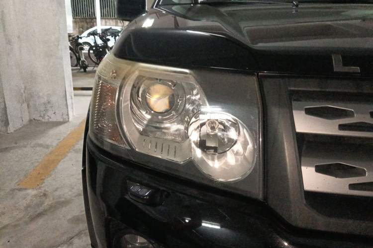 Used Land Rover Freelander 2 2011 3.2L i6 SE Gasoline Version Right Front Headlight