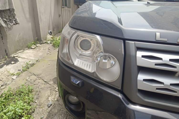 Used Land Rover Freelander 2 2011 3.2L i6 HSE Gasoline Edition Right Front Headlight