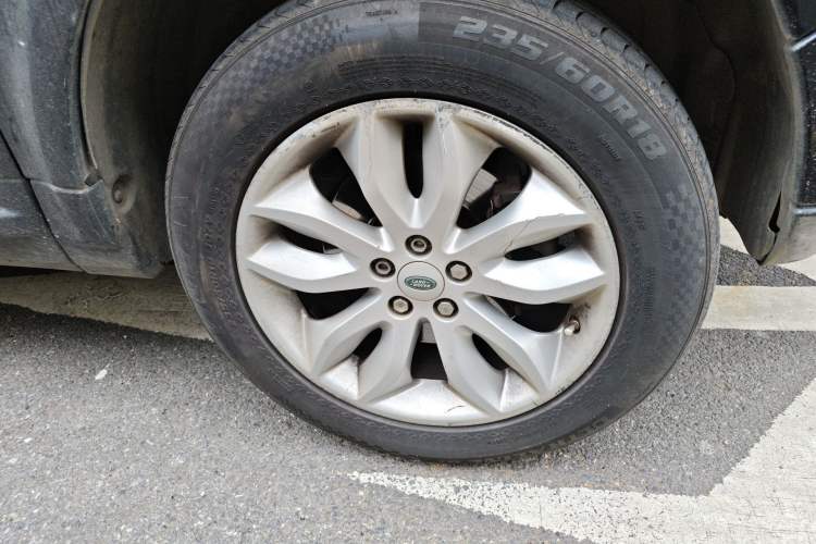 Used Land Rover Freelander 2 2011 3.2L i6 HSE Gasoline Edition Right Front Wheel Hub