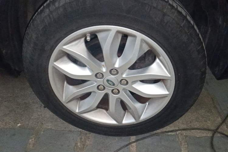 Used Land Rover Freelander 2 2011 3.2L i6 HSE Gasoline Edition Right Front Wheel Hub
