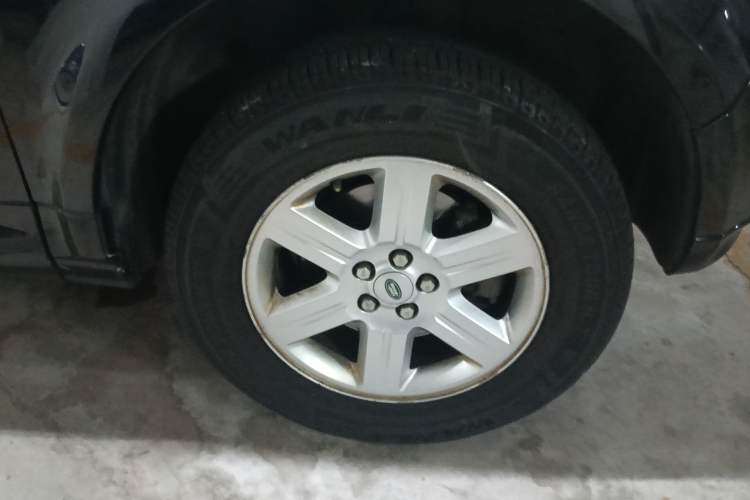 Used Land Rover Freelander 2 2011 3.2L i6 SE Gasoline Version Right Front Wheel Hub