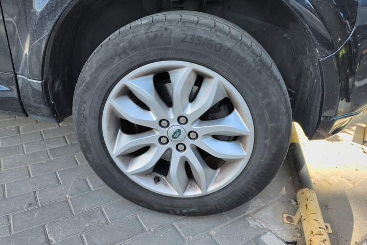 Used Land Rover Freelander 2 2011 3.2L i6 HSE Gasoline Edition Right Front Wheel Hub