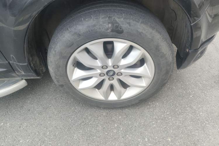 Used Land Rover Freelander 2 2011 3.2L i6 HSE Gasoline Edition Right Front Wheel Hub