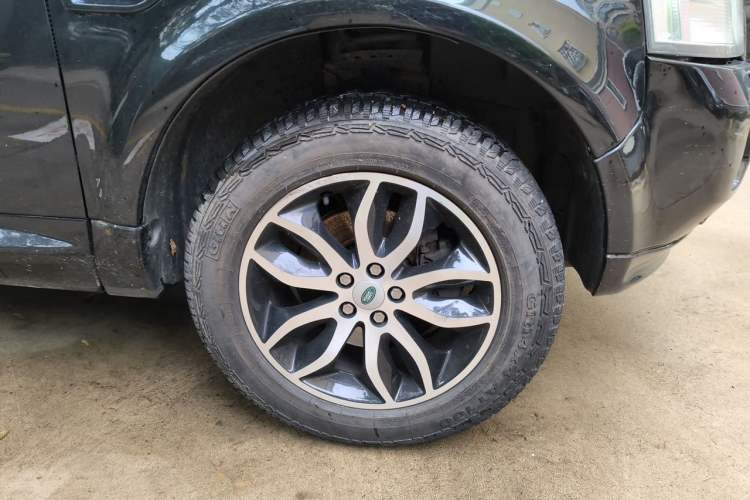 Used Land Rover Freelander 2 2011 3.2L i6 HSE Gasoline Edition Right Front Wheel Hub