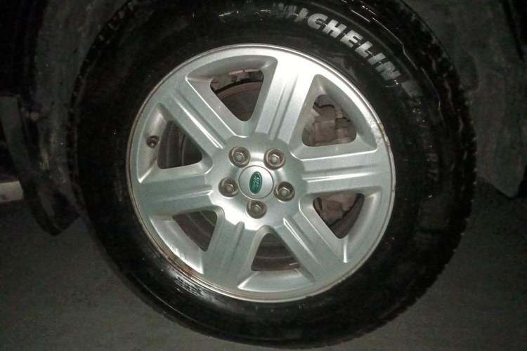 Used Land Rover Freelander 2 2011 3.2L i6 SE Gasoline Version Right Front Wheel Hub
