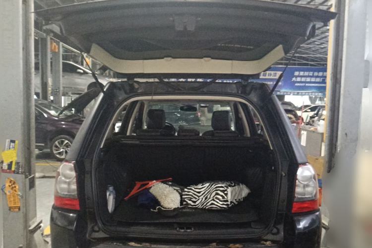 Used Land Rover Freelander 2 2011 3.2L i6 HSE Gasoline Edition Trunk