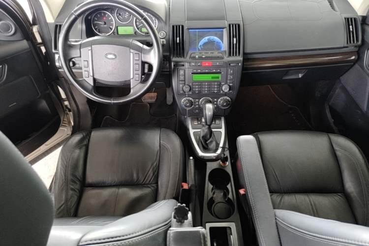 Used Land Rover Freelander 2 2011 3.2L i6 HSE Gasoline Edition Center Console