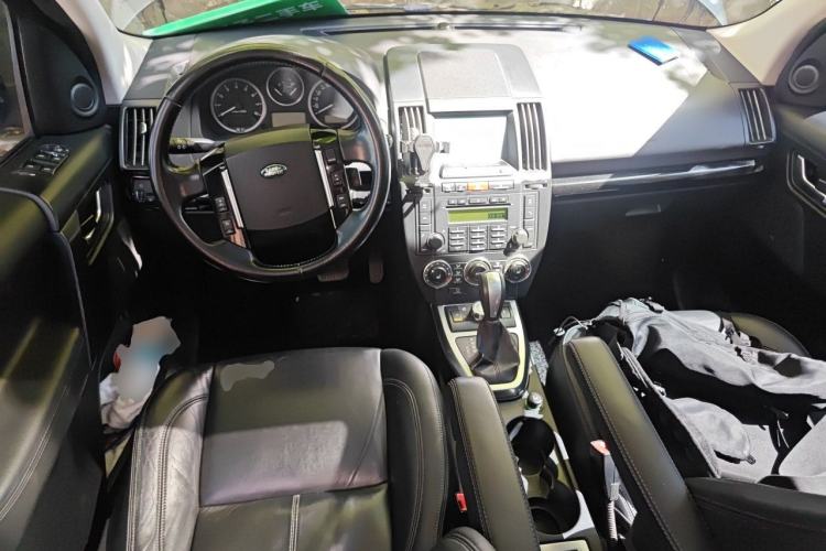 Used Land Rover Freelander 2 2011 3.2L i6 HSE Gasoline Edition Center Console