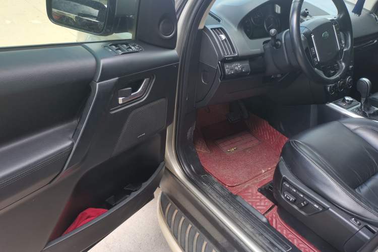 Used Land Rover Freelander 2 2011 3.2L i6 HSE Gasoline Edition Interior 3