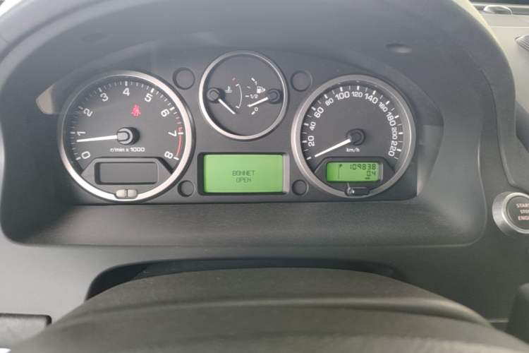 Used Land Rover Freelander 2 2011 3.2L i6 HSE Gasoline Edition Odometer Close Up