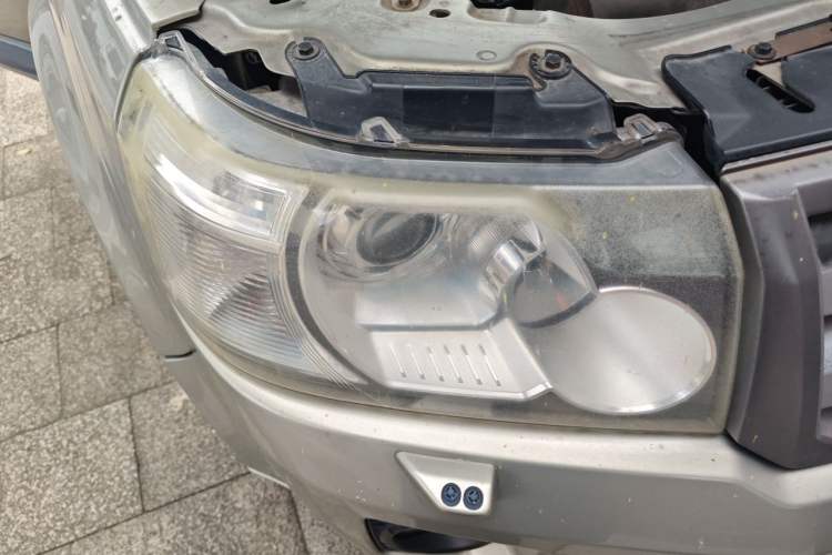 Used Land Rover Freelander 2 2011 3.2L i6 HSE Gasoline Edition Right Front Headlight