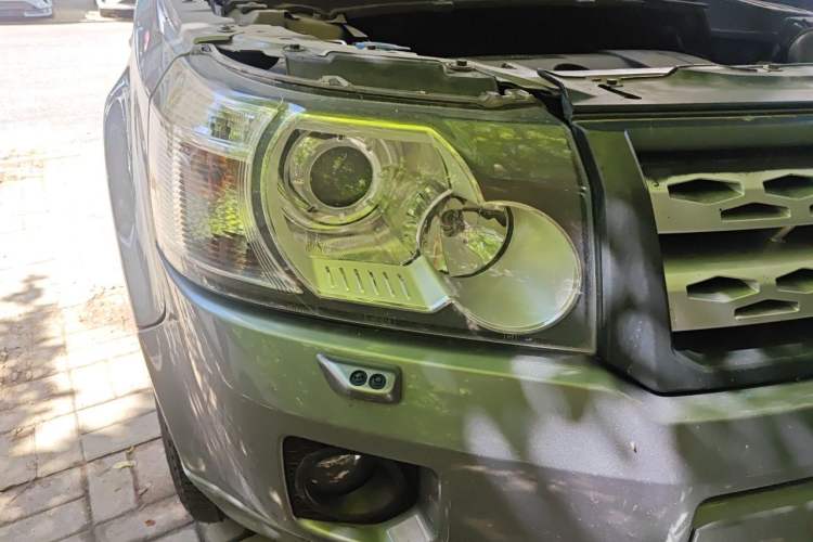 Used Land Rover Freelander 2 2011 3.2L i6 HSE Gasoline Edition Right Front Headlight