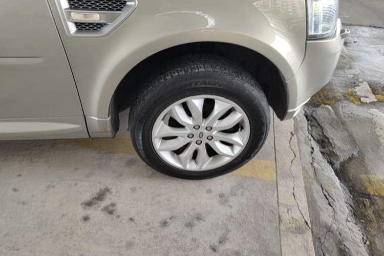 Used Land Rover Freelander 2 2011 3.2L i6 HSE Gasoline Edition Right Front Wheel Hub