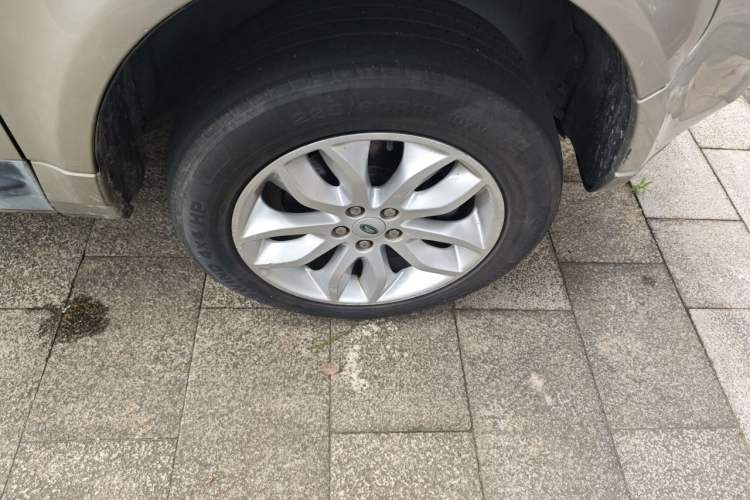 Used Land Rover Freelander 2 2011 3.2L i6 HSE Gasoline Edition Right Front Wheel Hub