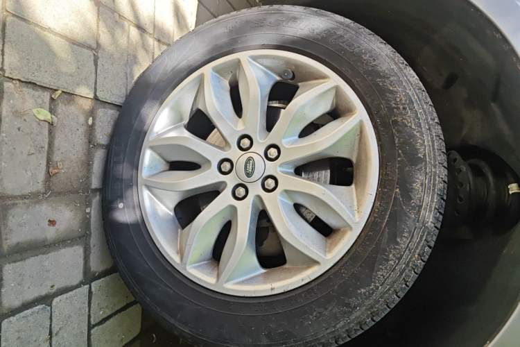 Used Land Rover Freelander 2 2011 3.2L i6 HSE Gasoline Edition Right Front Wheel Hub