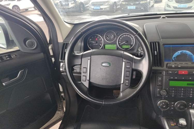 Used Land Rover Freelander 2 2011 3.2L i6 HSE Gasoline Edition Steering Wheel