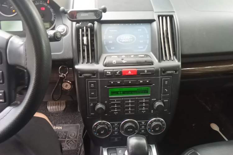 Used Land Rover Freelander 2 2011 3.2L i6 HSE Gasoline Edition Audio And AC Panel