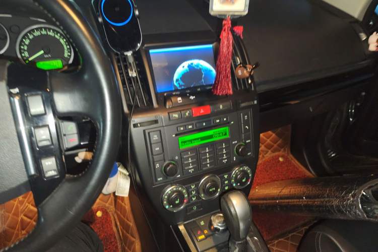 Used Land Rover Freelander 2 2011 3.2L i6 HSE Gasoline Edition Audio And AC Panel