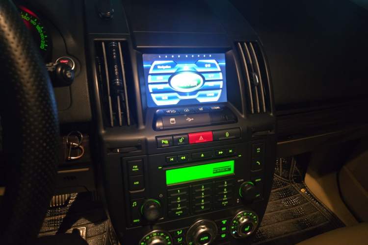 Used Land Rover Freelander 2 2011 2.2T SD4 HSE Diesel Edition Audio And AC Panel