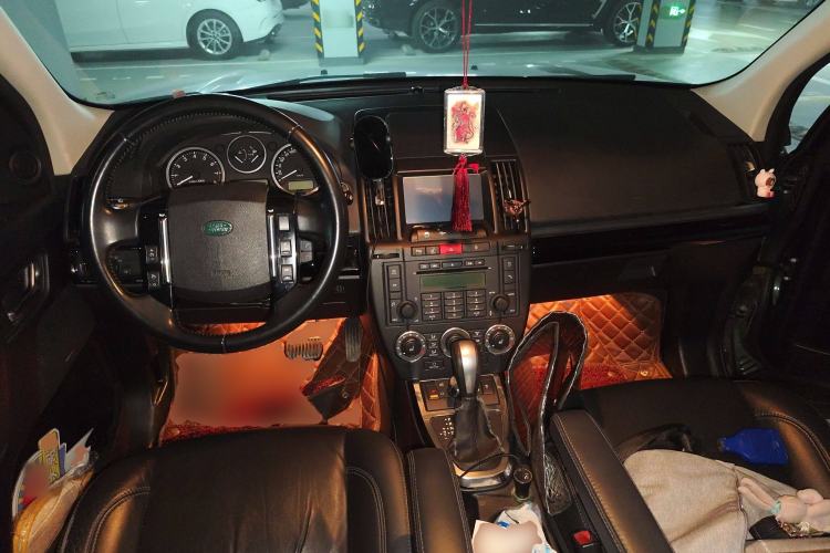 Used Land Rover Freelander 2 2011 3.2L i6 HSE Gasoline Edition Center Console