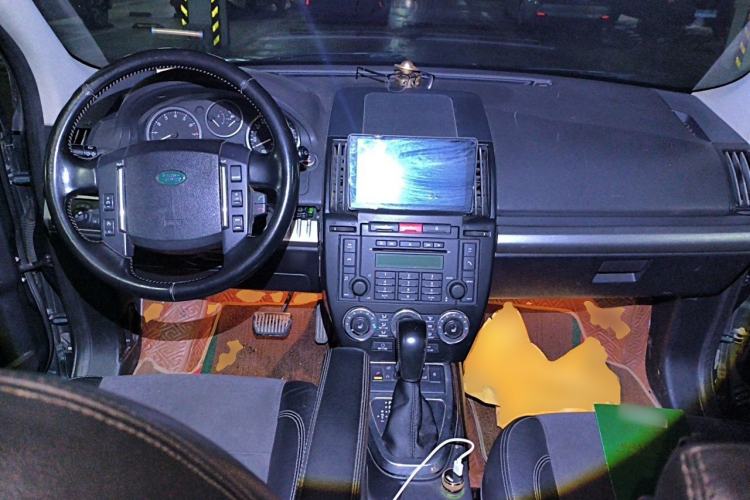 Used Land Rover Freelander 2 2011 3.2L i6 SE Gasoline Version Center Console