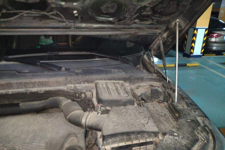Used Land Rover Freelander 2 2011 2.2T SD4 SE Diesel Edition Engine Bay Left