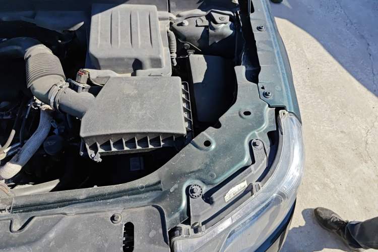 Used Land Rover Freelander 2 2011 2.2T SD4 HSE Diesel Edition Engine Bay Left