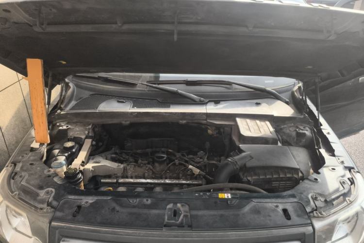 Used Land Rover Freelander 2 2011 3.2L i6 SE Gasoline Version Engine Bay