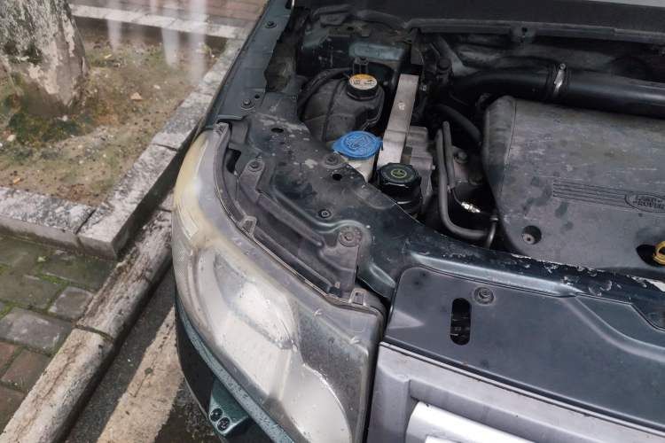 Used Land Rover Freelander 2 2011 2.2T SD4 SE Diesel Edition Engine Bay Right