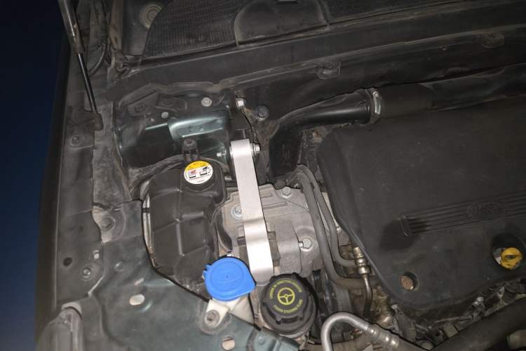 Used Land Rover Freelander 2 2011 2.2T SD4 HSE Diesel Edition Engine Bay Right