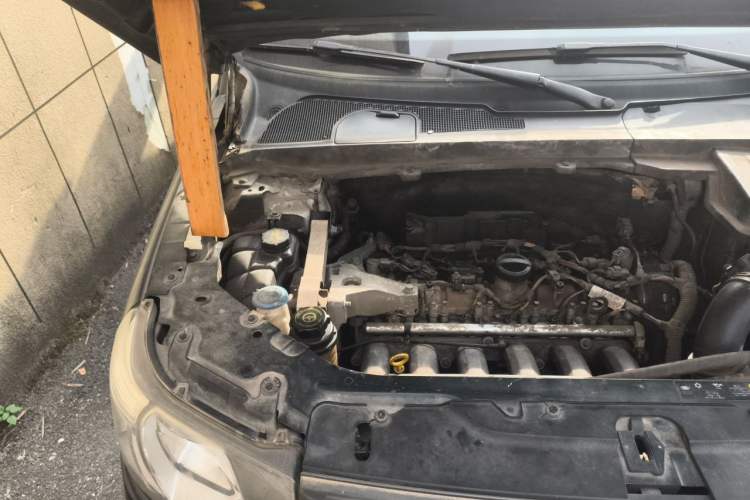 Used Land Rover Freelander 2 2011 3.2L i6 SE Gasoline Version Engine Bay Right