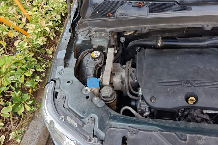 Used Land Rover Freelander 2 2011 2.2T SD4 SE Diesel Edition Engine Bay Right