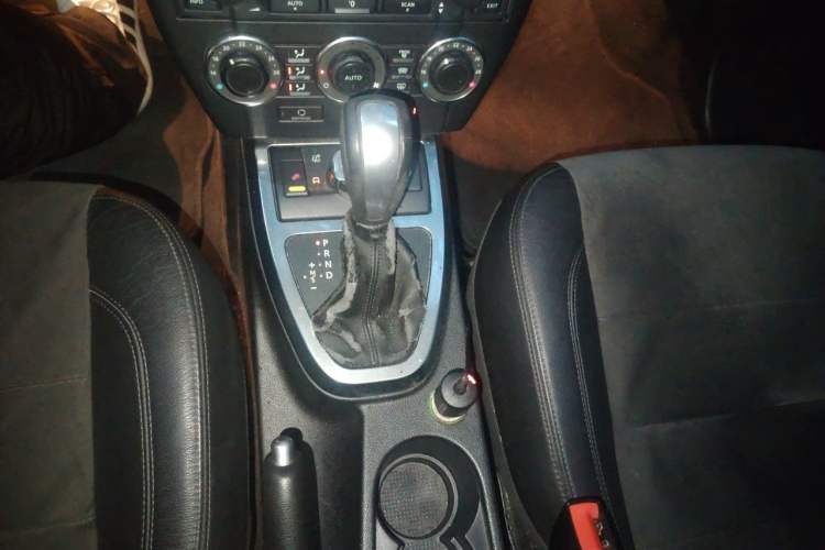 Used Land Rover Freelander 2 2011 2.2T SD4 SE Diesel Edition Gear Lever