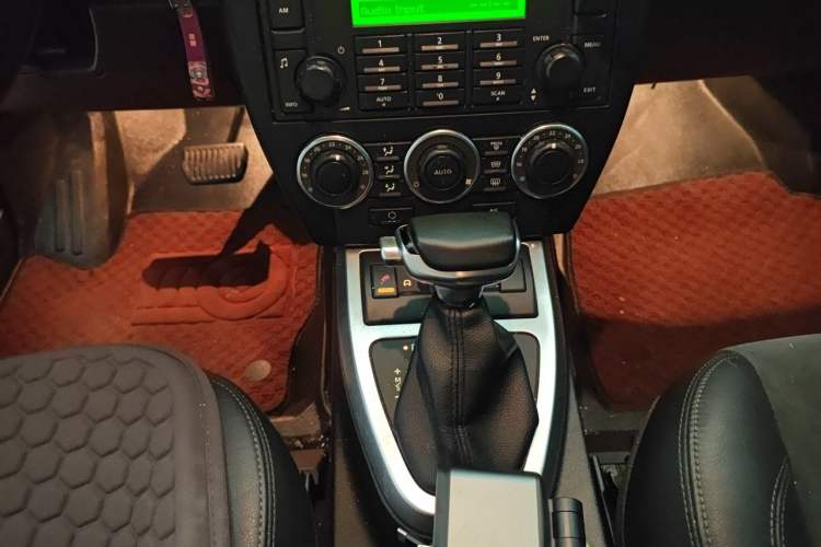 Used Land Rover Freelander 2 2011 2.2T SD4 SE Diesel Edition Gear Lever